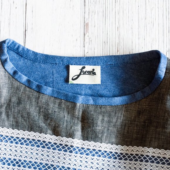 medium blue tee shirt with lace - Picture 5 of 5